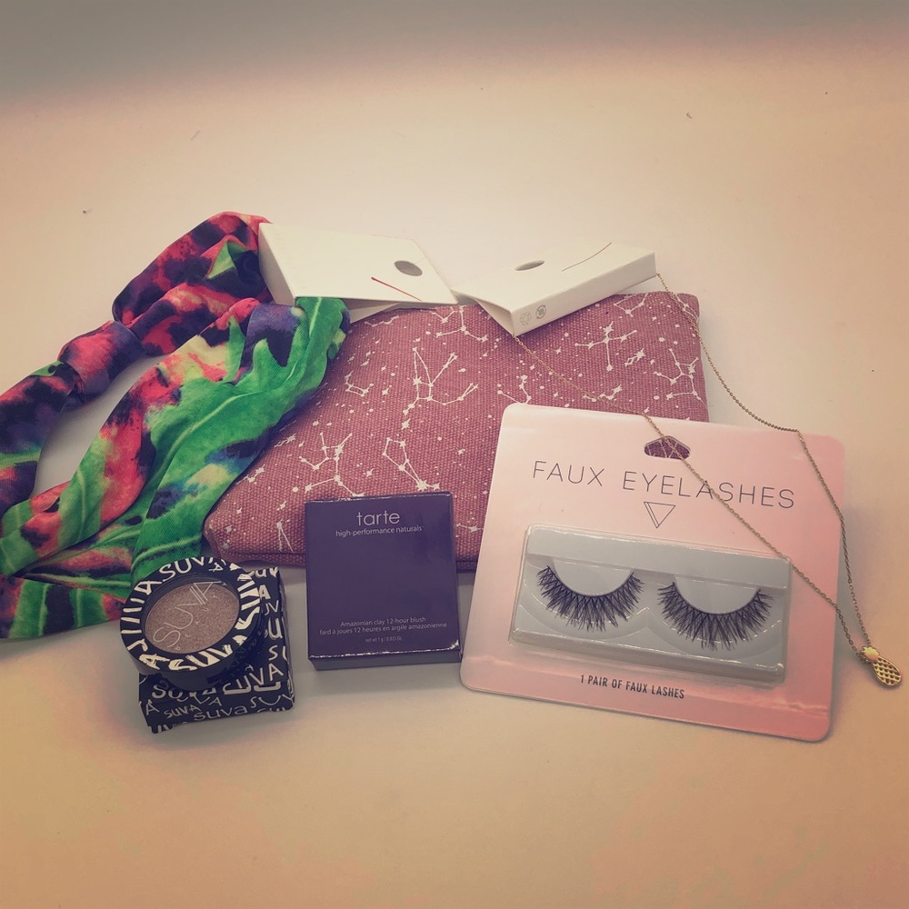 Exclusive makeup/necklace bundle!